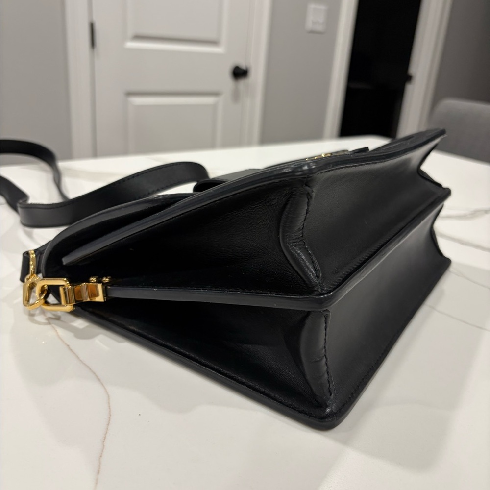 Louis Vuitton Black Leather Shoulder Bag with Gold Chain - Picture 5 of 10